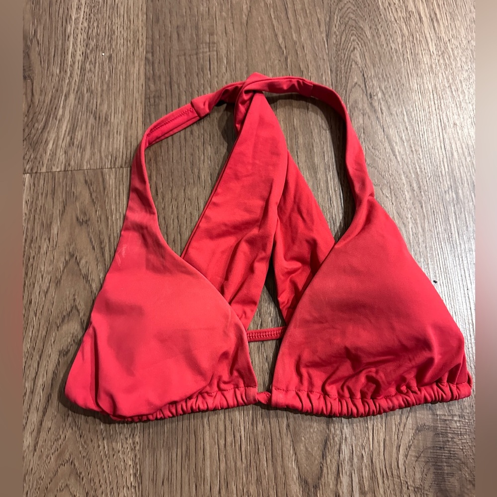 🍷Victoria’s Secret red twist back bikini top size medium
